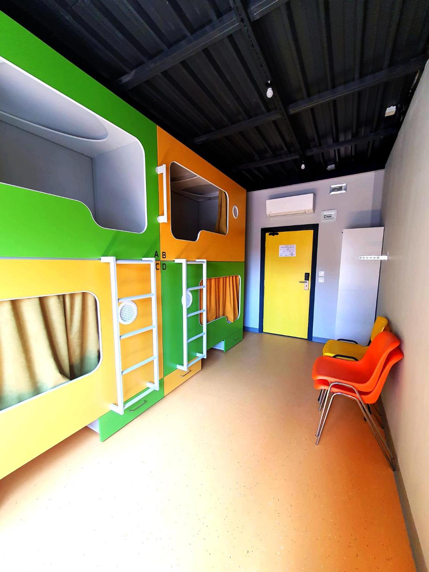 Green Cube Capsule Hostel Sofia Exterior foto