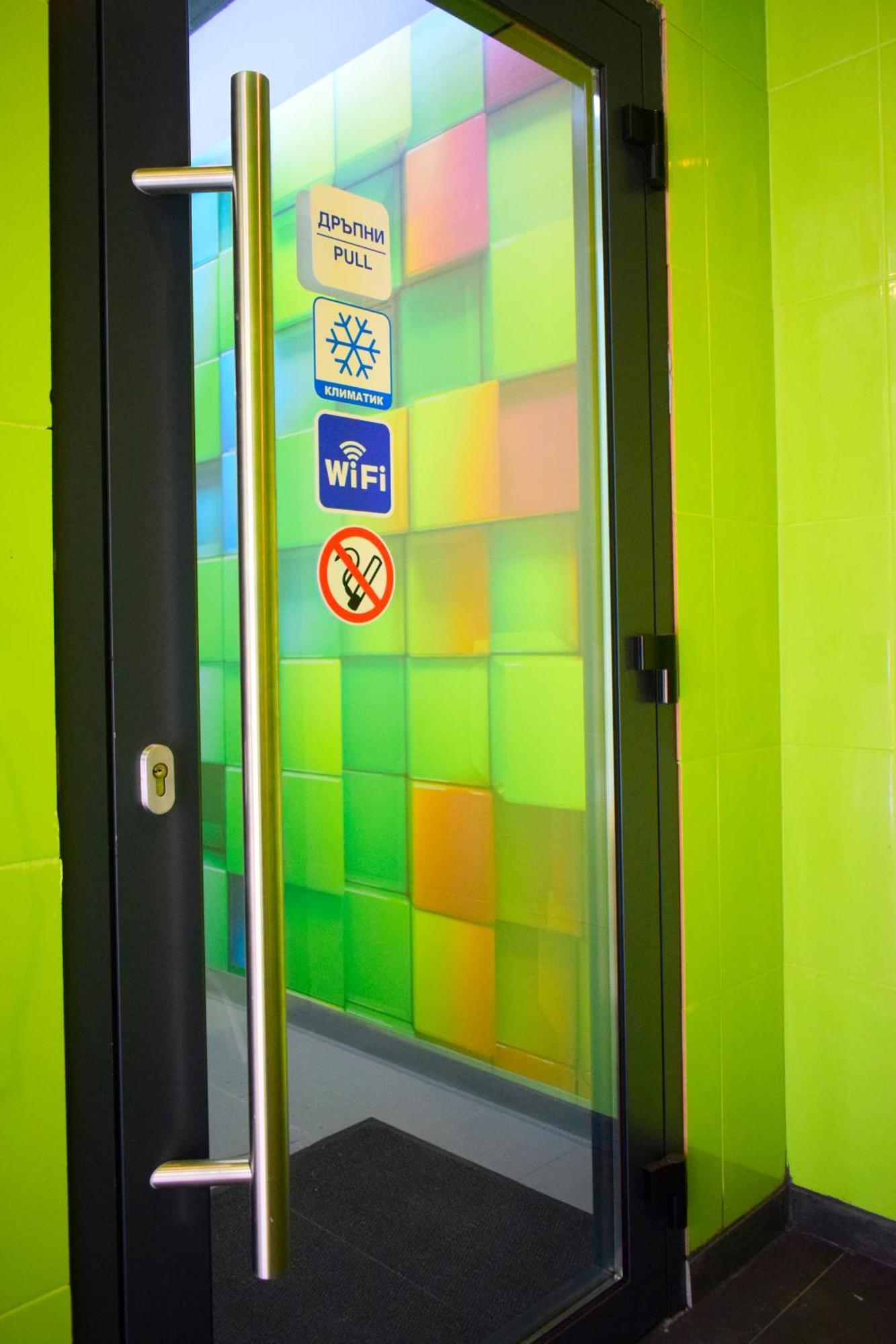 Green Cube Capsule Hostel Sofia Exterior foto